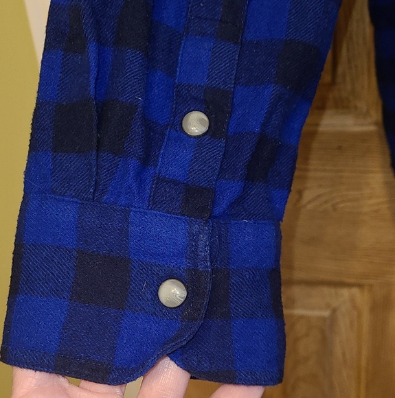 Men's Long Sleeves Flannel Shirt - Picture 2 of 6